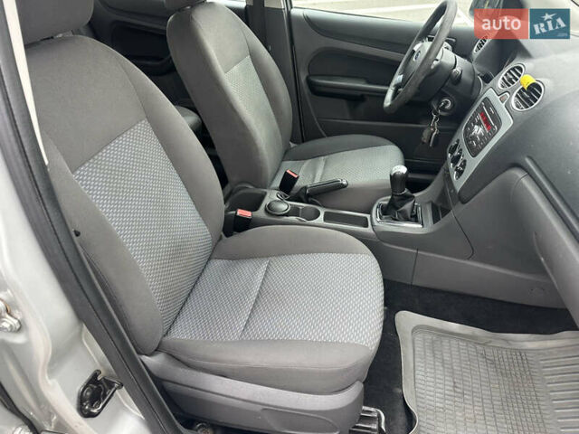 Серый Форд Фокус, объемом двигателя 1.6 л и пробегом 251 тыс. км за 4500 $, фото 26 на Automoto.ua