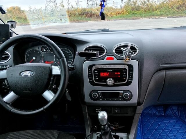 Сірий Форд Фокус, об'ємом двигуна 1.6 л та пробігом 267 тис. км за 5200 $, фото 4 на Automoto.ua