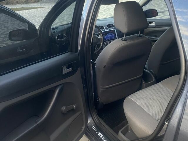 Сірий Форд Фокус, об'ємом двигуна 1.6 л та пробігом 370 тис. км за 4500 $, фото 13 на Automoto.ua