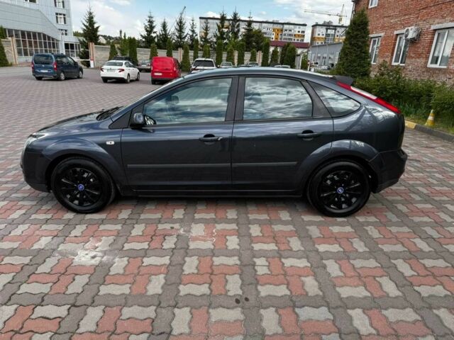 Серый Форд Фокус, объемом двигателя 1.6 л и пробегом 185 тыс. км за 4296 $, фото 7 на Automoto.ua