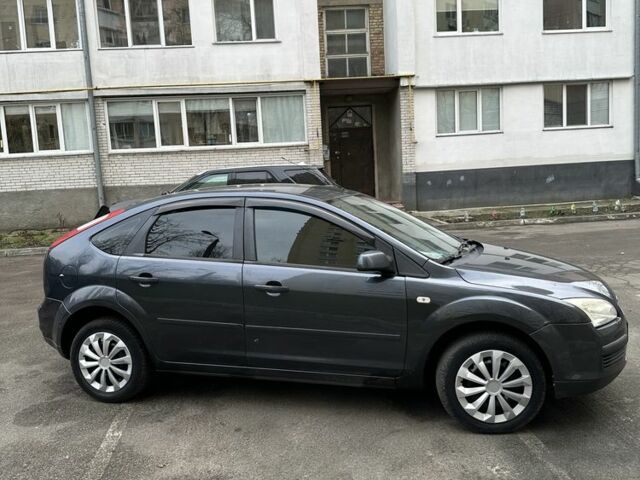 Серый Форд Фокус, объемом двигателя 1.6 л и пробегом 244 тыс. км за 3850 $, фото 3 на Automoto.ua