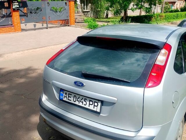 Серый Форд Фокус, объемом двигателя 1.6 л и пробегом 620 тыс. км за 3900 $, фото 1 на Automoto.ua