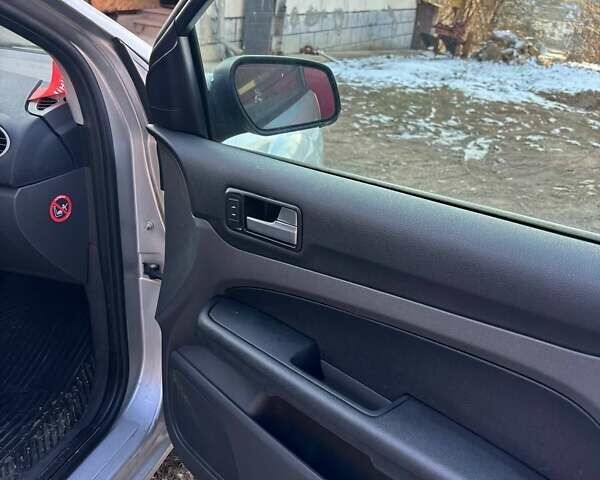 Сірий Форд Фокус, об'ємом двигуна 1.6 л та пробігом 360 тис. км за 3900 $, фото 5 на Automoto.ua