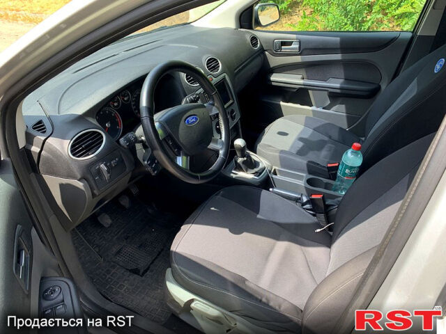 Серый Форд Фокус, объемом двигателя 1.6 л и пробегом 293 тыс. км за 5100 $, фото 7 на Automoto.ua
