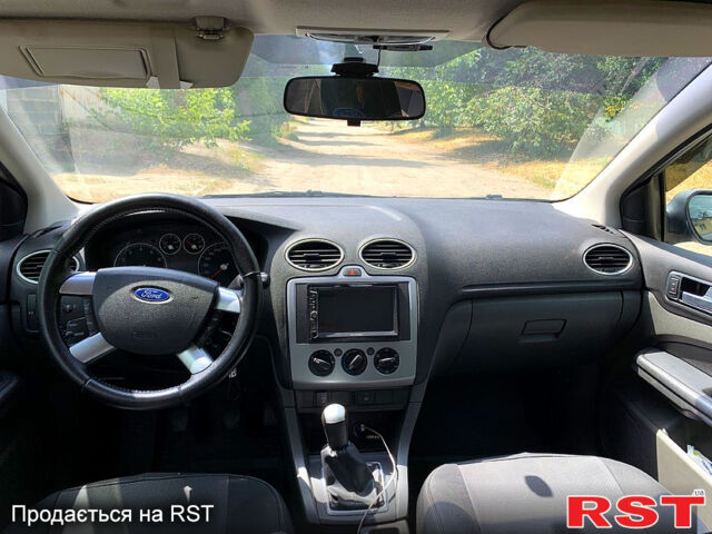 Серый Форд Фокус, объемом двигателя 1.6 л и пробегом 293 тыс. км за 5100 $, фото 5 на Automoto.ua