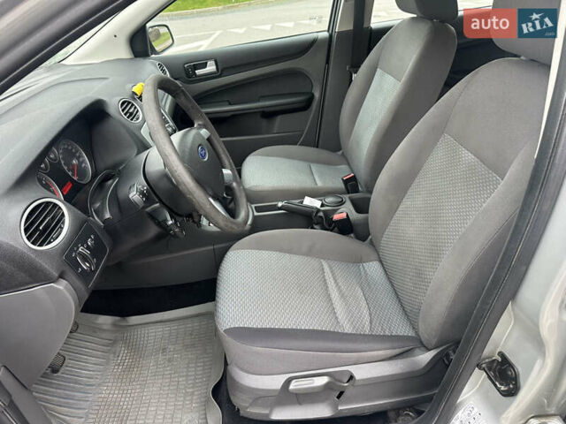 Серый Форд Фокус, объемом двигателя 1.6 л и пробегом 251 тыс. км за 4500 $, фото 16 на Automoto.ua