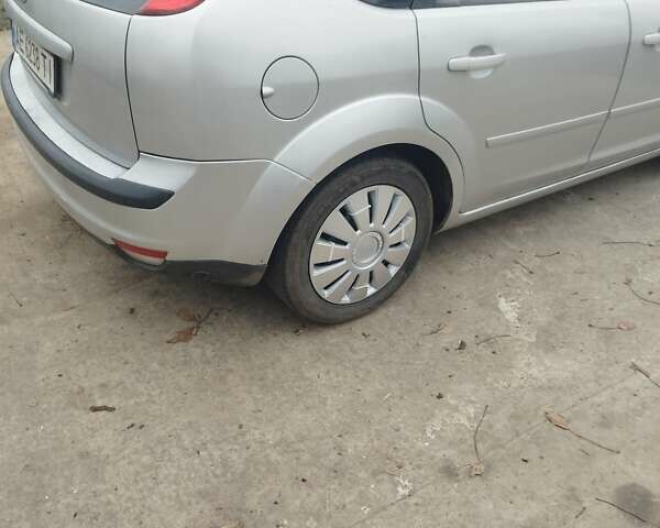 Серый Форд Фокус, объемом двигателя 1.6 л и пробегом 170 тыс. км за 5300 $, фото 3 на Automoto.ua