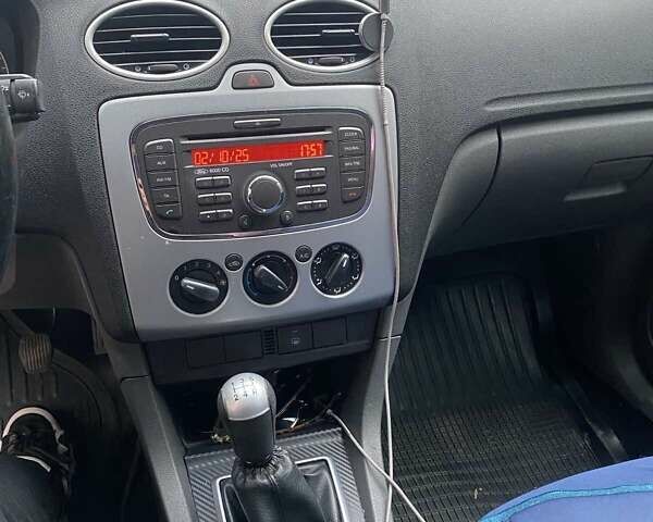 Сірий Форд Фокус, об'ємом двигуна 1.6 л та пробігом 205 тис. км за 4600 $, фото 4 на Automoto.ua