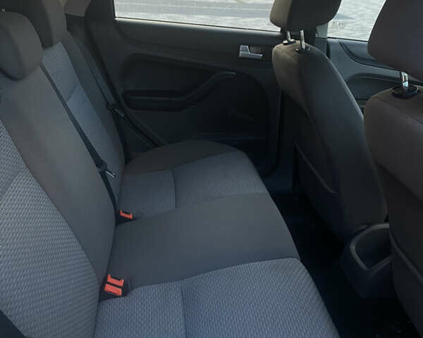 Серый Форд Фокус, объемом двигателя 1.6 л и пробегом 370 тыс. км за 4400 $, фото 8 на Automoto.ua