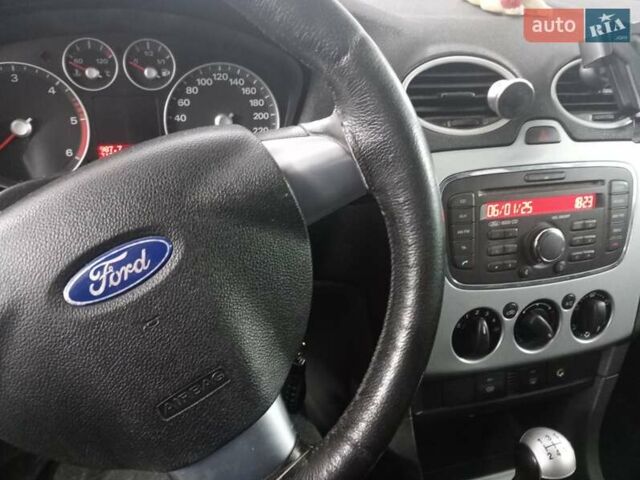 Серый Форд Фокус, объемом двигателя 1.56 л и пробегом 100 тыс. км за 5000 $, фото 4 на Automoto.ua