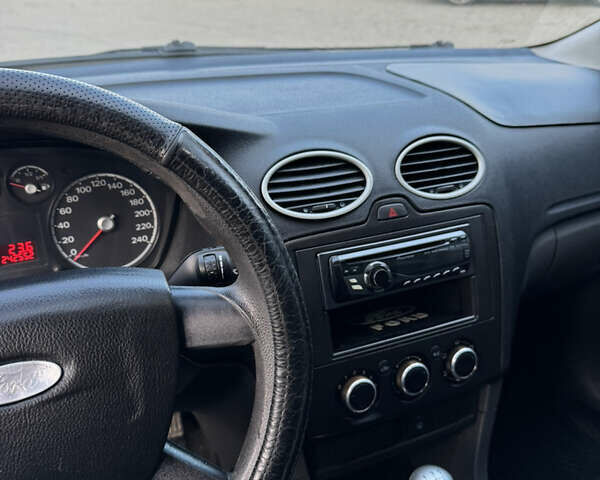 Серый Форд Фокус, объемом двигателя 1.6 л и пробегом 243 тыс. км за 4200 $, фото 22 на Automoto.ua