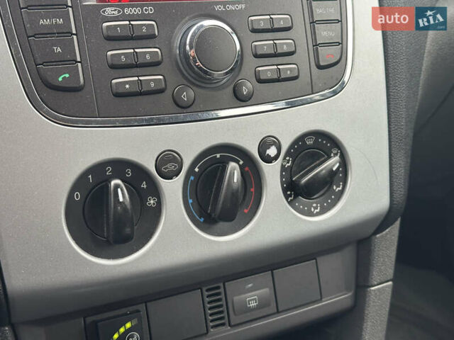 Серый Форд Фокус, объемом двигателя 1.6 л и пробегом 251 тыс. км за 4500 $, фото 36 на Automoto.ua