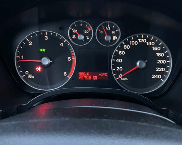 Серый Форд Фокус, объемом двигателя 1.75 л и пробегом 322 тыс. км за 4800 $, фото 28 на Automoto.ua