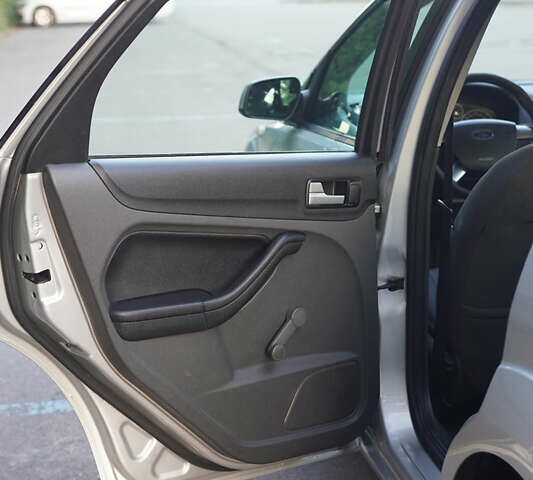 Форд Фокус 2007 в Киеве на Automoto.ua Серый Форд Фокус, объемом двигателя 1.6 л и пробегом 248 тыс. км за 4500 $, фото 10 на Automoto.ua