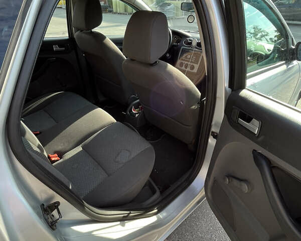 Сірий Форд Фокус, об'ємом двигуна 1.6 л та пробігом 239 тис. км за 4800 $, фото 14 на Automoto.ua