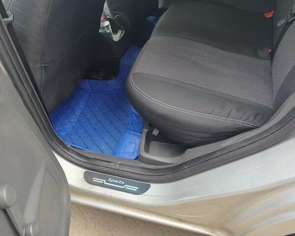 Серый Форд Фокус, объемом двигателя 1.6 л и пробегом 272 тыс. км за 5100 $, фото 9 на Automoto.ua