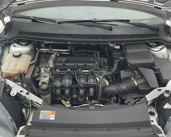 Серый Форд Фокус, объемом двигателя 1.6 л и пробегом 178 тыс. км за 4850 $, фото 12 на Automoto.ua