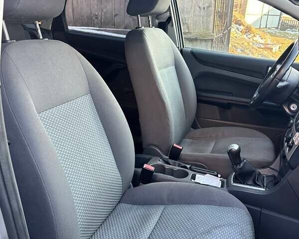 Сірий Форд Фокус, об'ємом двигуна 1.6 л та пробігом 360 тис. км за 3900 $, фото 12 на Automoto.ua