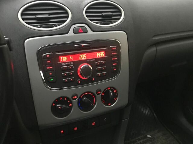 Серый Форд Фокус, объемом двигателя 1.6 л и пробегом 198 тыс. км за 3500 $, фото 4 на Automoto.ua