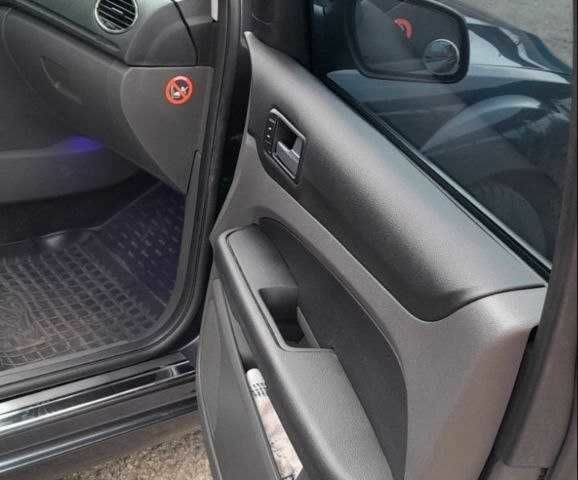 Серый Форд Фокус, объемом двигателя 1.6 л и пробегом 184 тыс. км за 6500 $, фото 1 на Automoto.ua