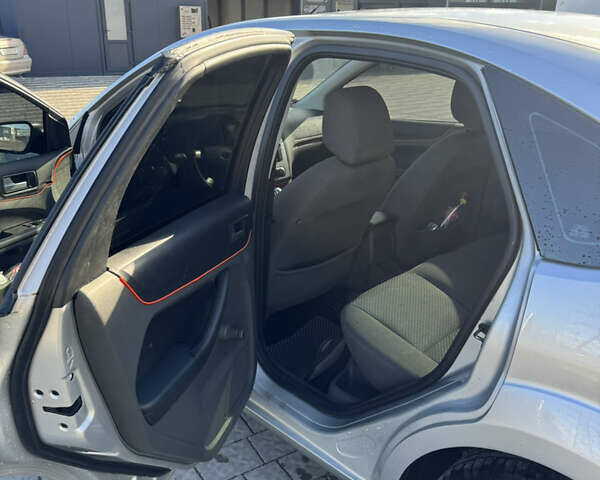 Серый Форд Фокус, объемом двигателя 2 л и пробегом 328 тыс. км за 4300 $, фото 18 на Automoto.ua