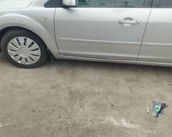 Серый Форд Фокус, объемом двигателя 1.6 л и пробегом 170 тыс. км за 5300 $, фото 6 на Automoto.ua