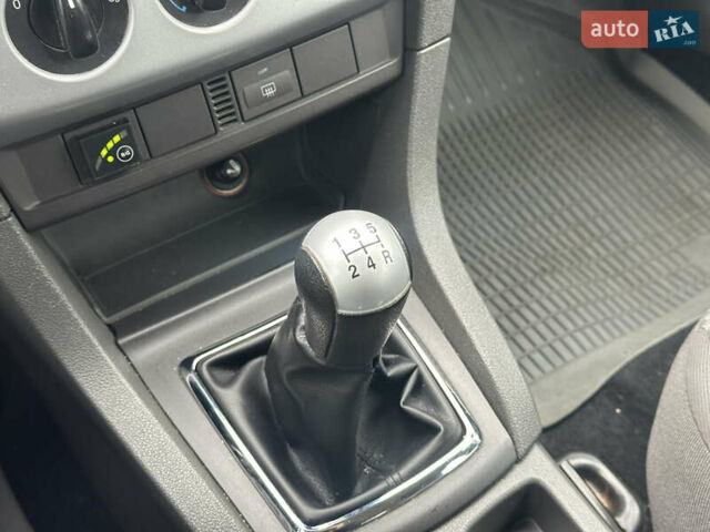 Серый Форд Фокус, объемом двигателя 1.6 л и пробегом 251 тыс. км за 4500 $, фото 37 на Automoto.ua