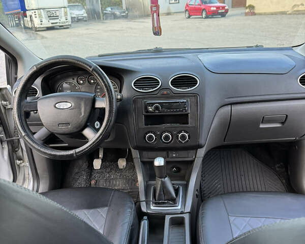 Серый Форд Фокус, объемом двигателя 1.6 л и пробегом 243 тыс. км за 4200 $, фото 19 на Automoto.ua