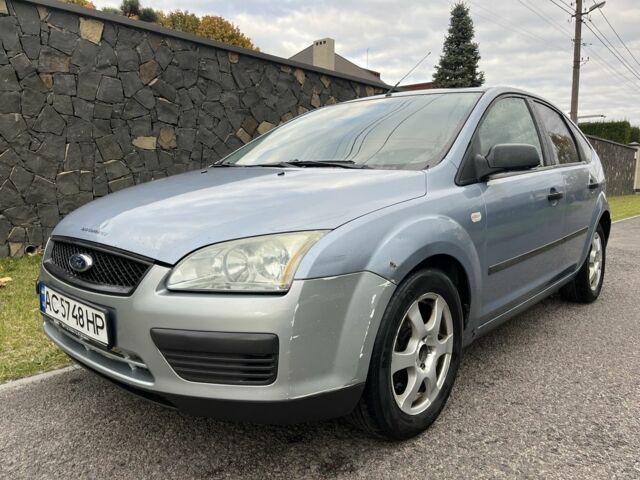 Серый Форд Фокус, объемом двигателя 1.4 л и пробегом 260 тыс. км за 2100 $, фото 2 на Automoto.ua