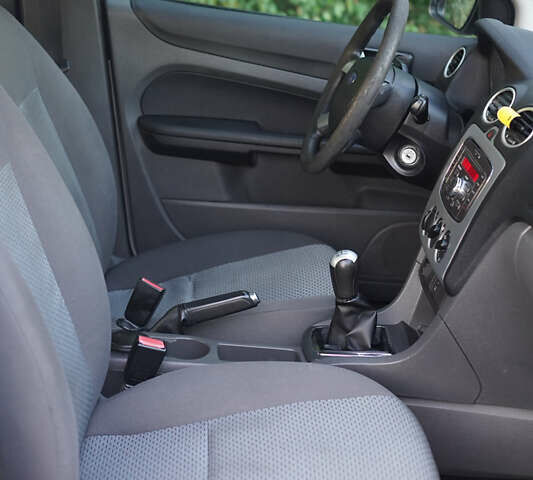 Форд Фокус 2007 в Киеве на Automoto.ua Серый Форд Фокус, объемом двигателя 1.6 л и пробегом 248 тыс. км за 4500 $, фото 17 на Automoto.ua