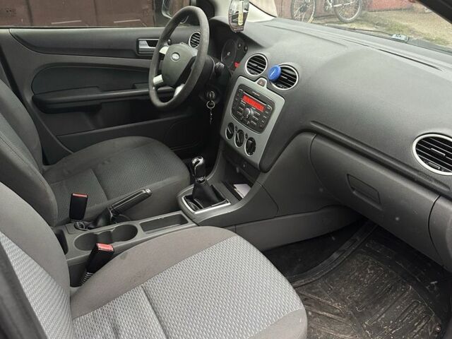 Серый Форд Фокус, объемом двигателя 1.6 л и пробегом 244 тыс. км за 3850 $, фото 4 на Automoto.ua