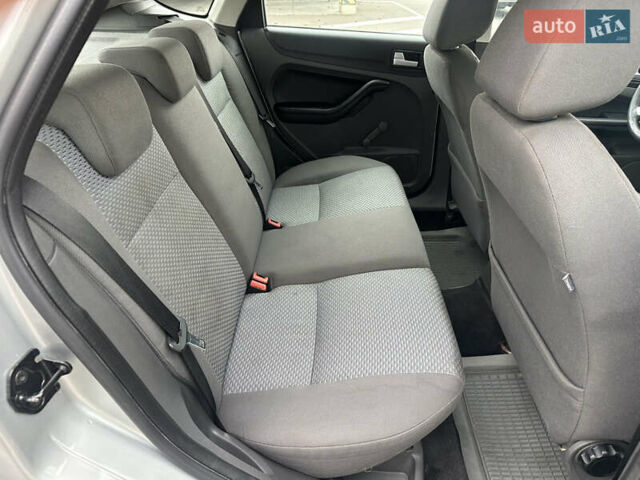 Серый Форд Фокус, объемом двигателя 1.6 л и пробегом 251 тыс. км за 4500 $, фото 23 на Automoto.ua