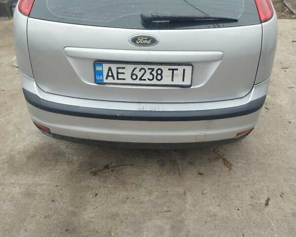 Серый Форд Фокус, объемом двигателя 1.6 л и пробегом 170 тыс. км за 5300 $, фото 4 на Automoto.ua