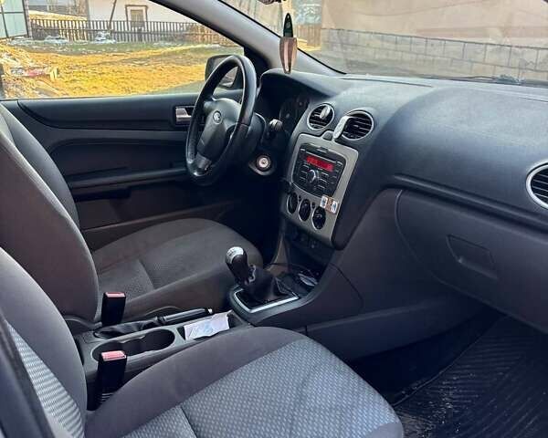 Сірий Форд Фокус, об'ємом двигуна 1.6 л та пробігом 360 тис. км за 3900 $, фото 6 на Automoto.ua