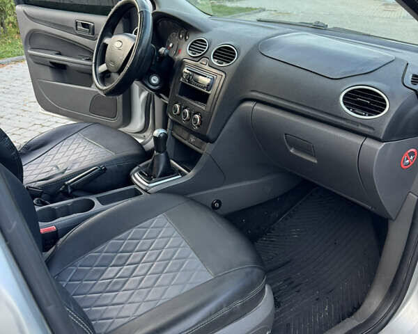 Серый Форд Фокус, объемом двигателя 1.6 л и пробегом 243 тыс. км за 4200 $, фото 17 на Automoto.ua