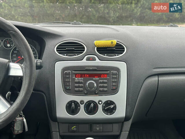 Серый Форд Фокус, объемом двигателя 1.6 л и пробегом 251 тыс. км за 4500 $, фото 29 на Automoto.ua