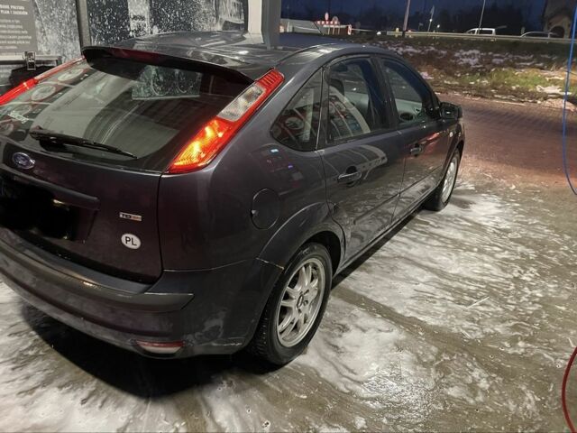 Серый Форд Фокус, объемом двигателя 1.8 л и пробегом 300 тыс. км за 1850 $, фото 4 на Automoto.ua