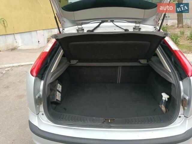 Сірий Форд Фокус, об'ємом двигуна 1.6 л та пробігом 261 тис. км за 5000 $, фото 17 на Automoto.ua