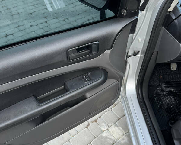 Серый Форд Фокус, объемом двигателя 1.6 л и пробегом 243 тыс. км за 4200 $, фото 24 на Automoto.ua