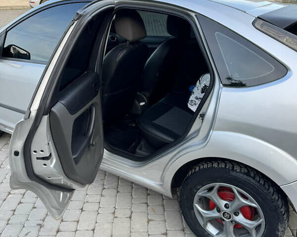 Серый Форд Фокус, объемом двигателя 1.6 л и пробегом 243 тыс. км за 4200 $, фото 13 на Automoto.ua