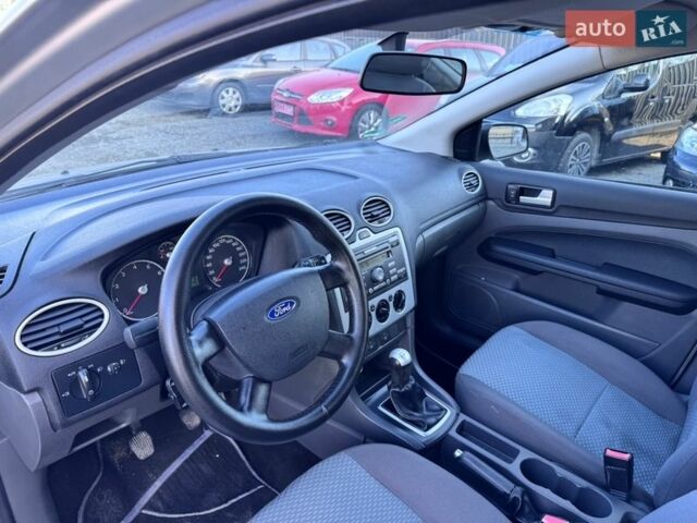 Серый Форд Фокус, объемом двигателя 1.6 л и пробегом 200 тыс. км за 5350 $, фото 31 на Automoto.ua