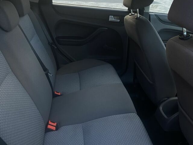 Сірий Форд Фокус, об'ємом двигуна 1.6 л та пробігом 370 тис. км за 4500 $, фото 12 на Automoto.ua