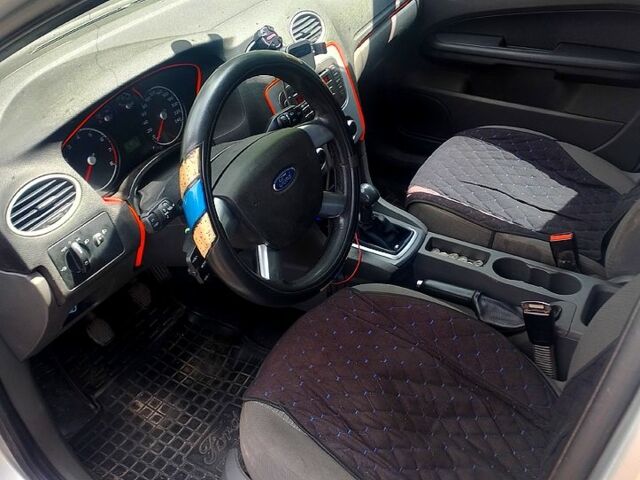 Серый Форд Фокус, объемом двигателя 1.6 л и пробегом 620 тыс. км за 3900 $, фото 3 на Automoto.ua