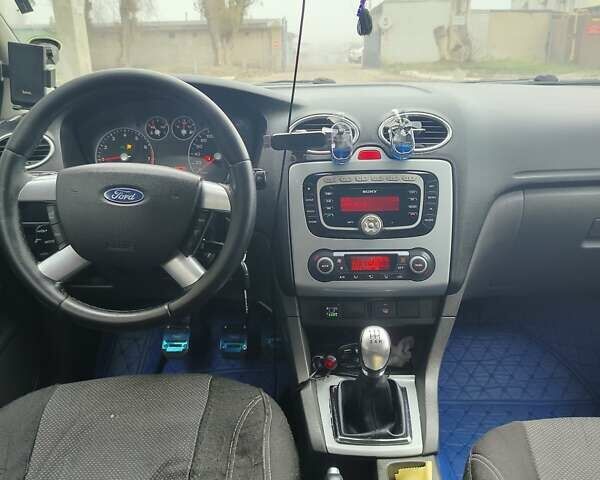 Серый Форд Фокус, объемом двигателя 1.6 л и пробегом 272 тыс. км за 5100 $, фото 8 на Automoto.ua