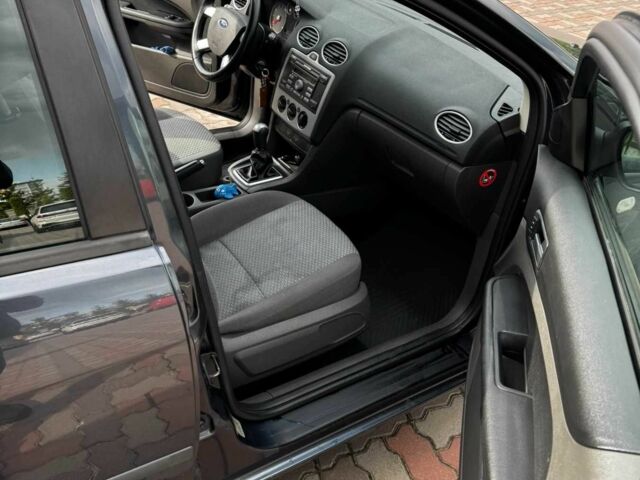 Серый Форд Фокус, объемом двигателя 1.6 л и пробегом 185 тыс. км за 4296 $, фото 13 на Automoto.ua