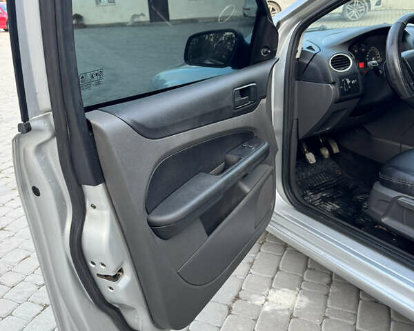 Серый Форд Фокус, объемом двигателя 1.6 л и пробегом 243 тыс. км за 4200 $, фото 15 на Automoto.ua