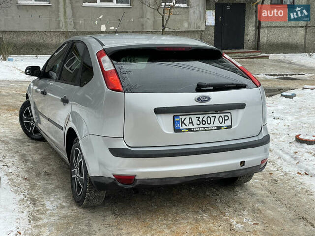 Серый Форд Фокус, объемом двигателя 1.6 л и пробегом 320 тыс. км за 3750 $, фото 3 на Automoto.ua