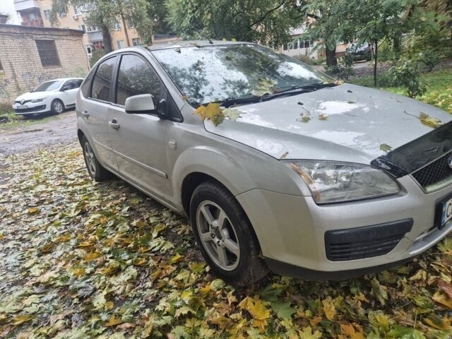 Серый Форд Фокус, объемом двигателя 1.6 л и пробегом 350 тыс. км за 3800 $, фото 1 на Automoto.ua