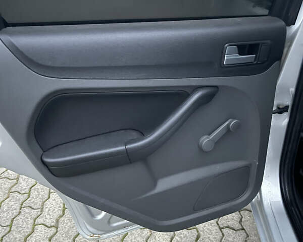 Сірий Форд Фокус, об'ємом двигуна 1.6 л та пробігом 199 тис. км за 4500 $, фото 11 на Automoto.ua