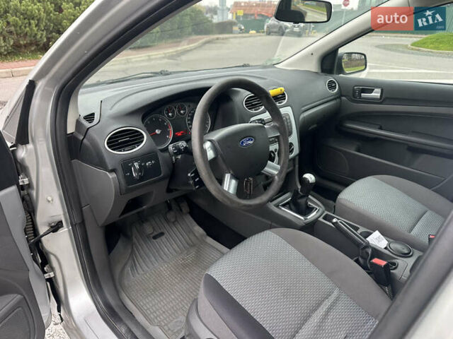 Серый Форд Фокус, объемом двигателя 1.6 л и пробегом 251 тыс. км за 4500 $, фото 15 на Automoto.ua